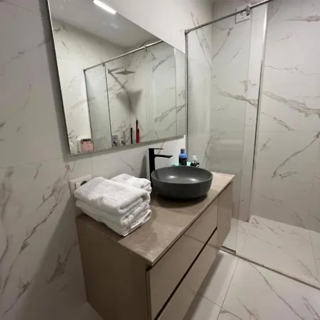 Agate Отель Тирана