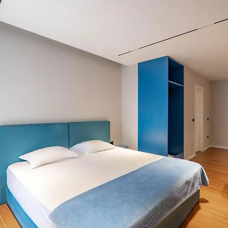 Agate Hotel *
