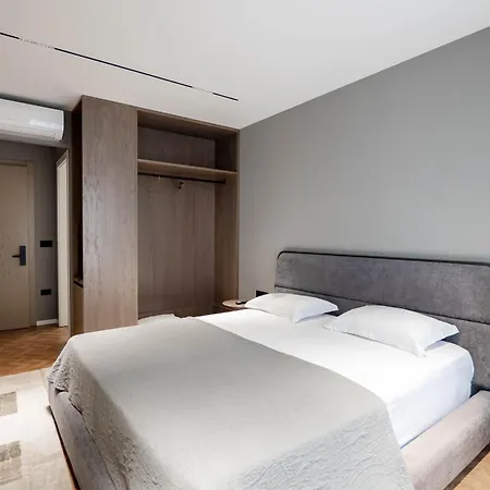 Agate Hotel *