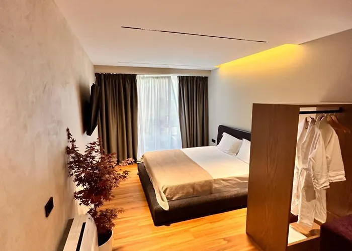 Agate * טיראנה